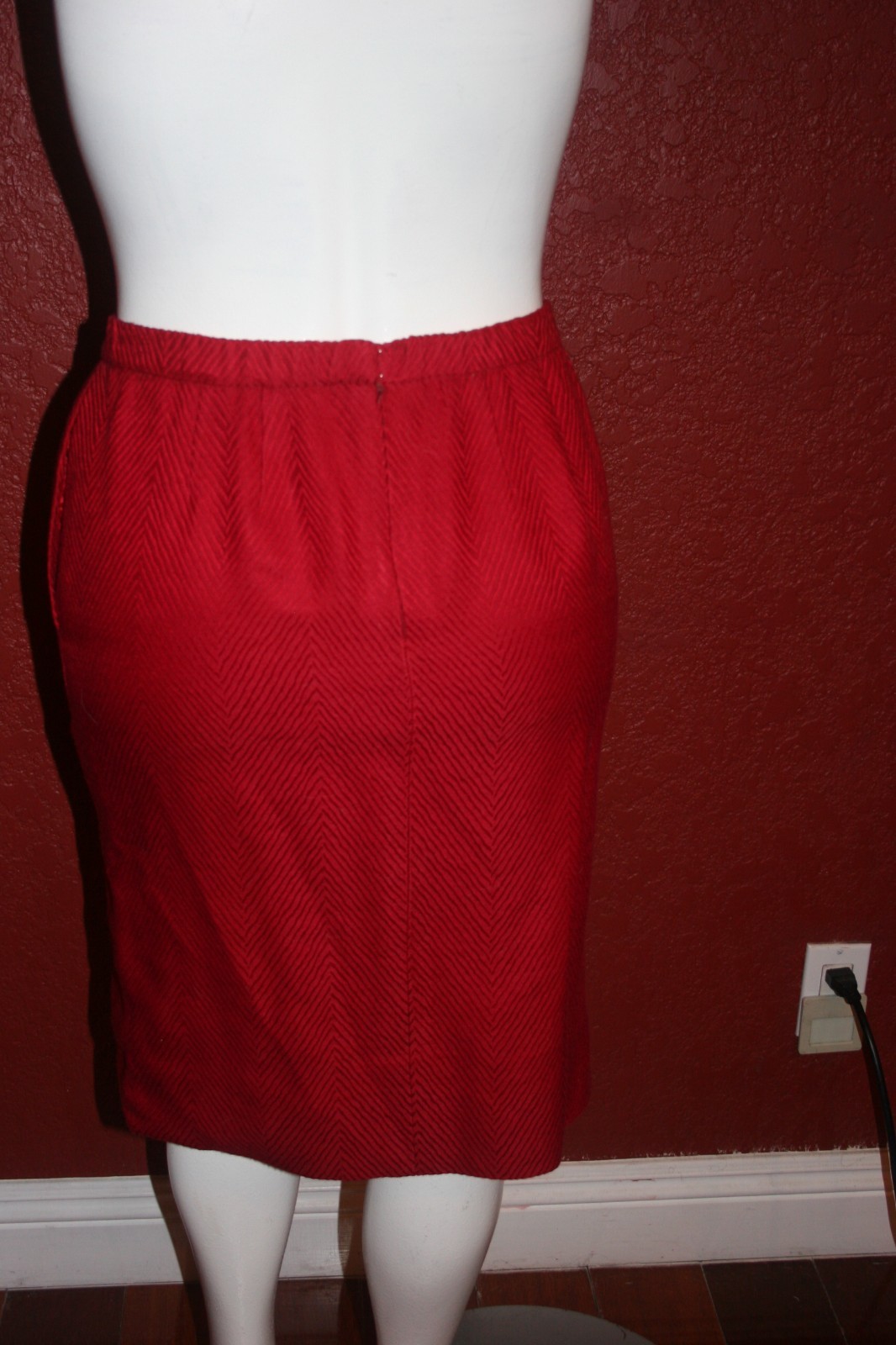 WILLIAM PEARSON WOMEN SKIRT & BLAZER SUIT RED CRAFTED… Gem