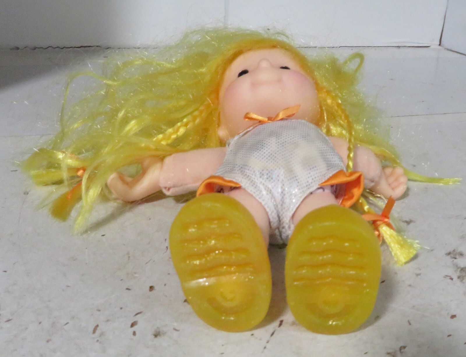 Fisher Price Toys Color Me Cuties Yasmine Yellow Doll 2000 Crazy Hair
