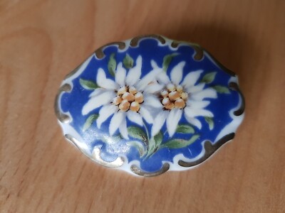 Brosche aus Porzellan Motiv Edelweiß Schumann Porzellan