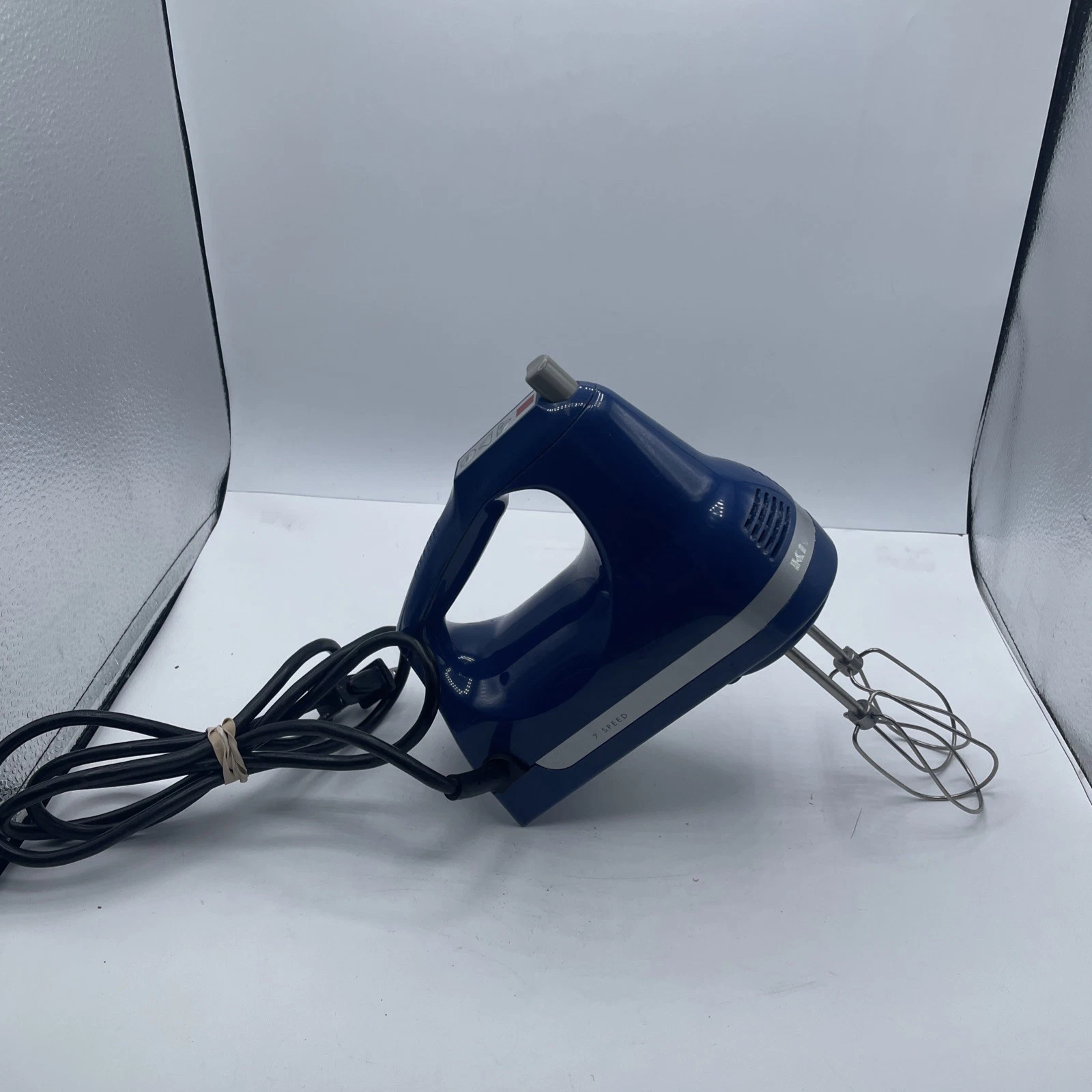 KitchenAid Ultra Power Plus 7 (Cobalt Blue) Hand Mixer BEETERS TESTED CLEAN UNIT
Opens in a new wind