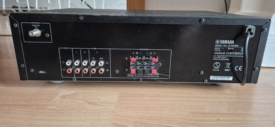 Yamaha R-S202D Stereo Receiver Natural Sound mit Bluetooth & DAB/DAB+ Ohne FB - Bild 2 von 4