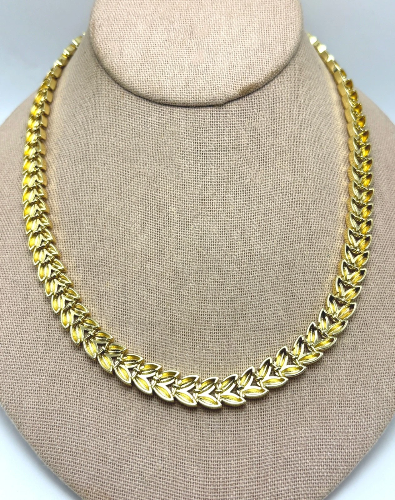 BELLEZZA 18" Goldtone Bronze Cast Link Line Necklace - Leaf - NWT - product detail image 12