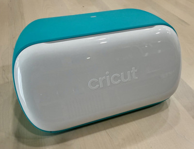 Cricut Joy DIY Cutting Machine Bundle w/ Tools, Smart Vinyl & Transfer Tape