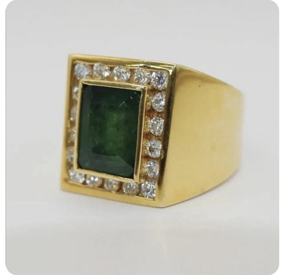 Anillo para hombre de diamantes y esmeraldas de oro de 18 quilates Foto 3 de 4