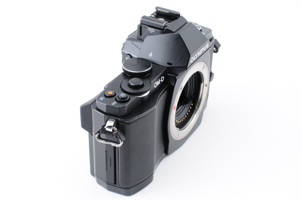 Near MINT 6276 shots] Olympus OM-D E-M5 Black Body Digital Camera