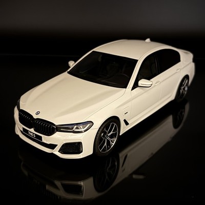 BMW 545e xDrive G30 M Sport 2021 Alpine White 1:18 GT Spirit Collectible Model
