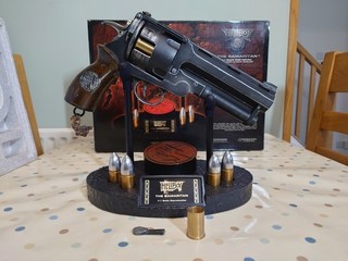 Hellboy Sideshow The Samaritan 1:1 Scale Prop Replica With Extra Bullets.