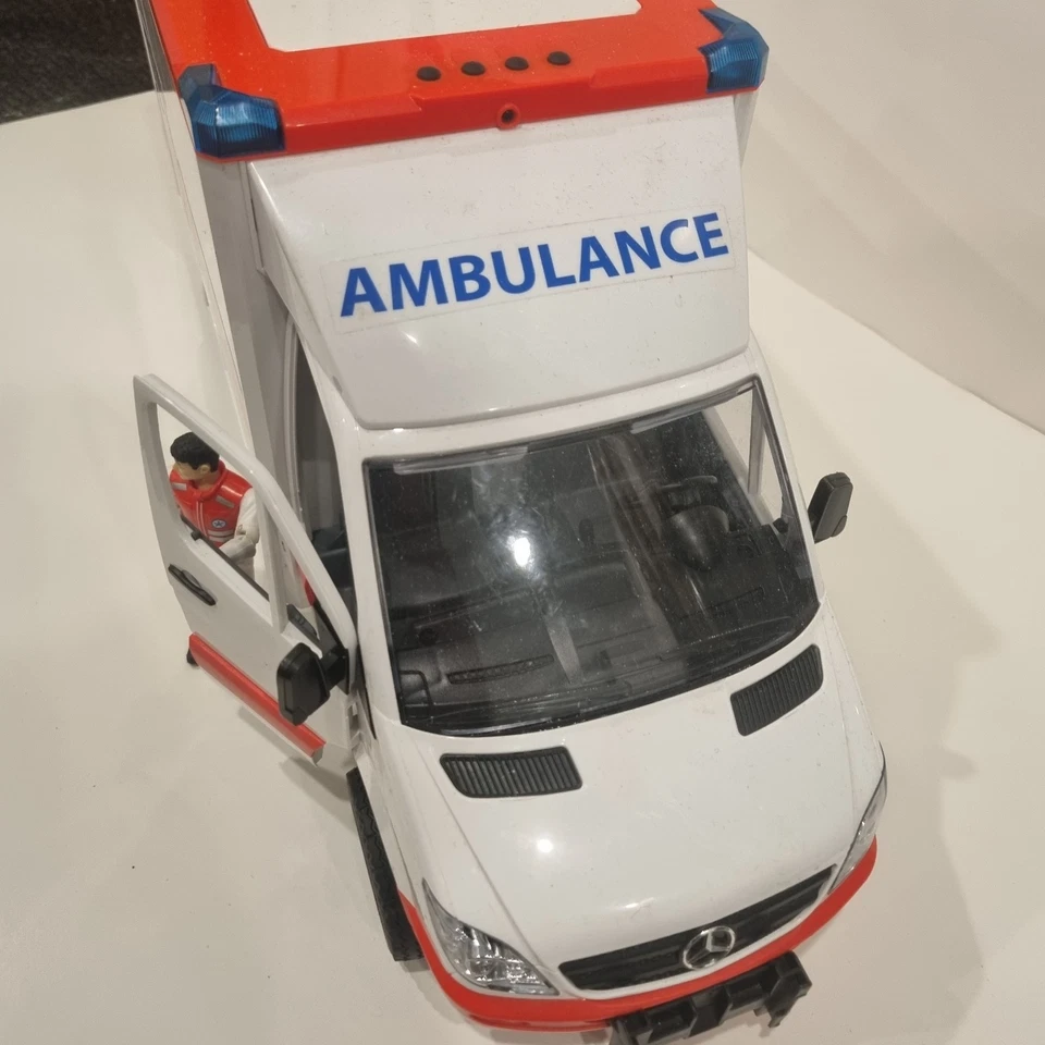 Bruder 1:16 Mercedes-Benz Sprinter Ambulance with figure tested working  - Image 3 of 4