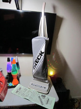 Oreck Classic XL2200RS Upright Lightweight 10 LB Vacuum FREESHIP