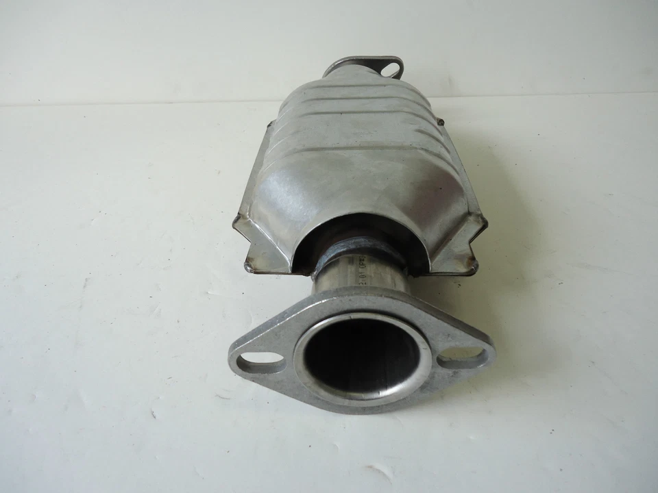 1990 1991 1992 1993 Mazda B2200 2.2L L4 Catalytic Converter - Image 2 of 3