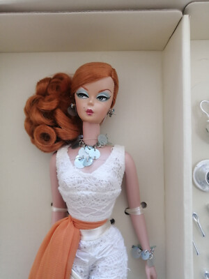 2007 Barbie Hollywood Hostess K7900 LE Gold Label Silkstone New