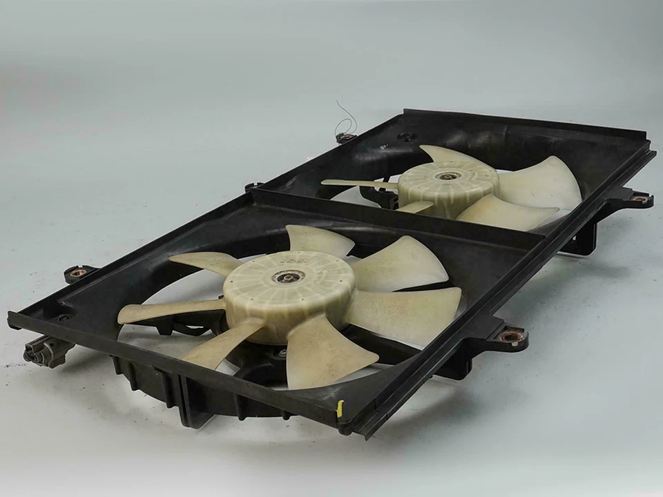 Chevrolet Geo Prizm 1998-2002 1,8 litros cubierta del ventilador radiador delantero OEM Foto 3 de 4