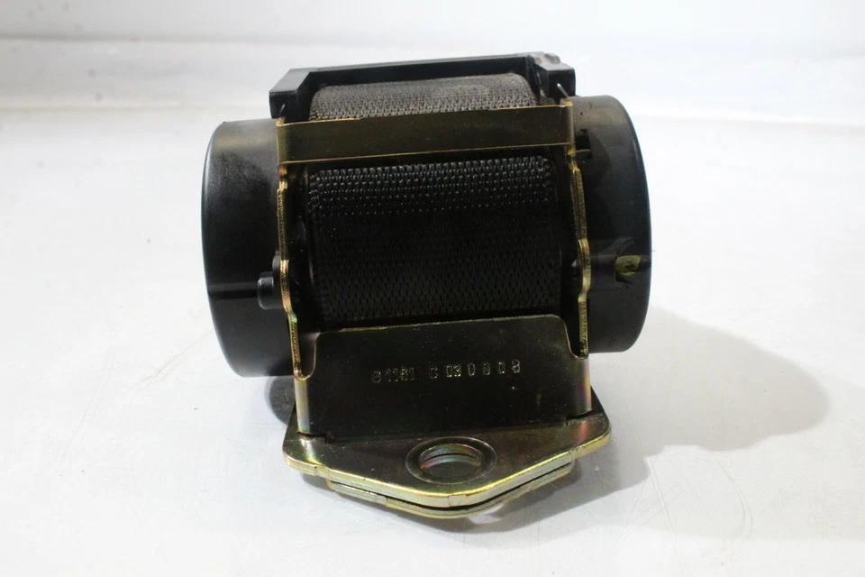 Mercedes-Benz E55 2004 AMG montaje de cinturón de seguridad trasero central A1277 Foto 4 de 4