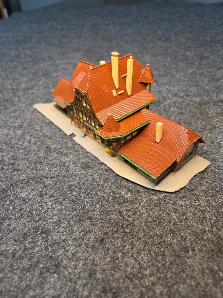 VOLLMER Z Scale # 49510 Neuffen Train Station Bahnhof Fully