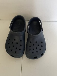 c12 size crocs