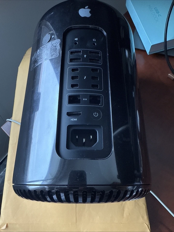 Apple Mac Pro A1481 Late 2013 Xeon Quad-Core 3.7GHz - Image 2 of 4