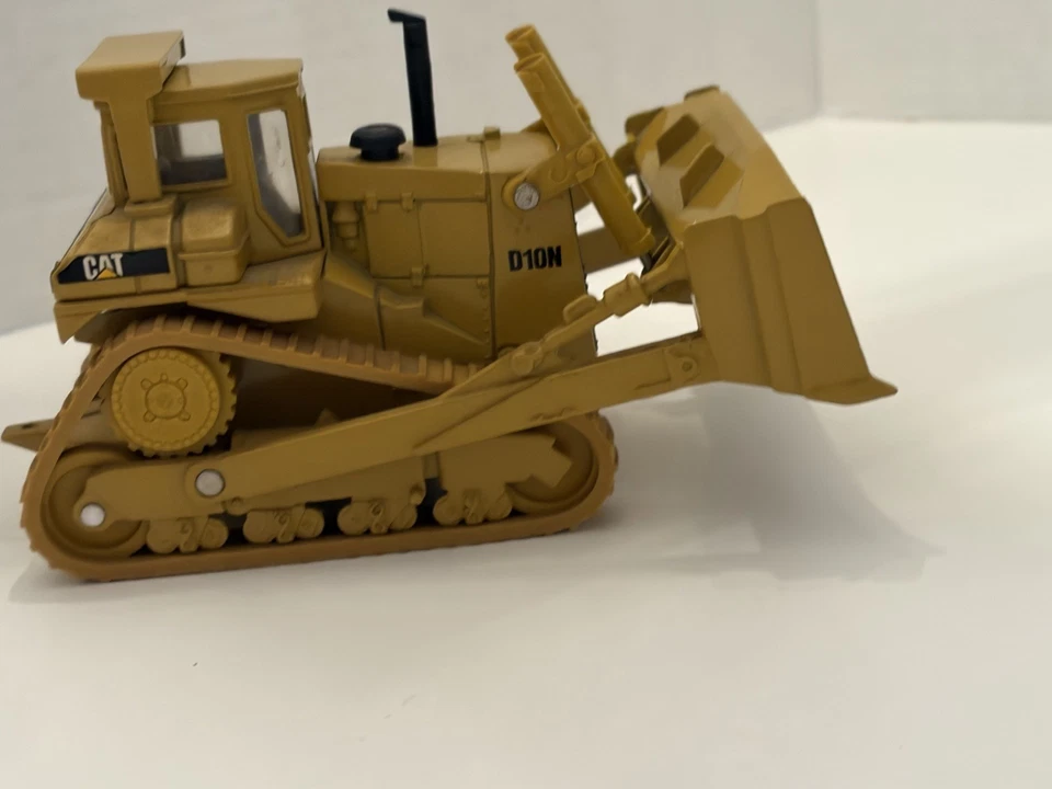 Bulldozer Caterpillar CAT D10N fundido a presión por Norscot escala 1:50 #8198 Foto 3 de 4