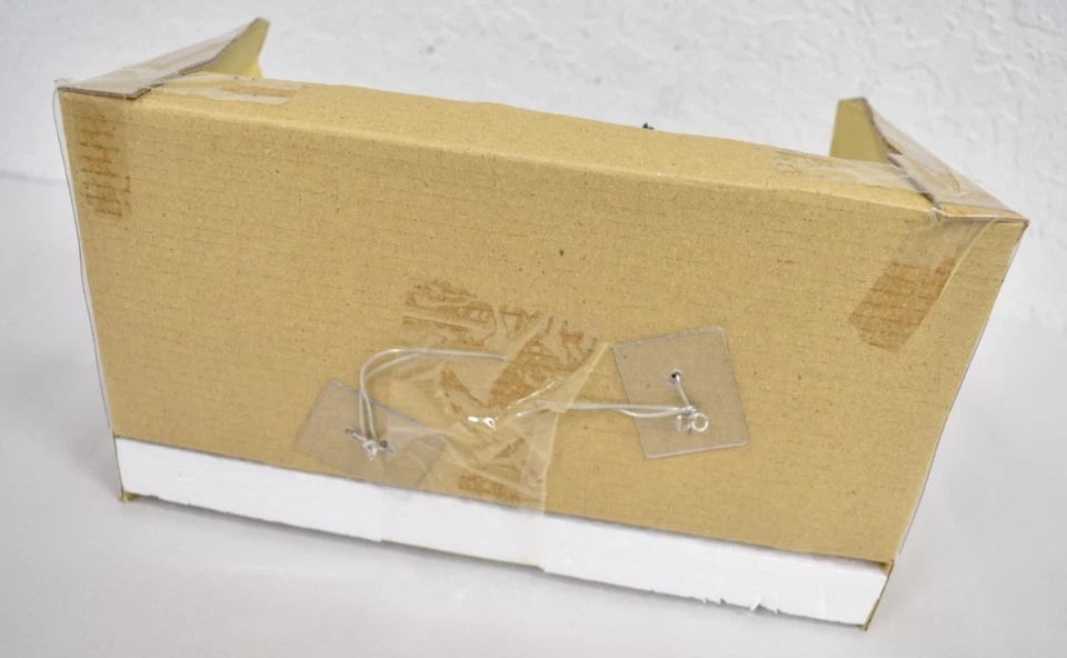 2005 Corgi Classics Batman 2000 Batcycle 1:16 Scale BLACK - Image 4 of 4