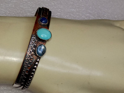 MA SIGNIERT HANDWERKLICH HERGESTELLT GEMISCHT METALL MIT 3 CABOCON STEIN MANSCHETTE ARMBAND 6 5/8'', 19,8 G