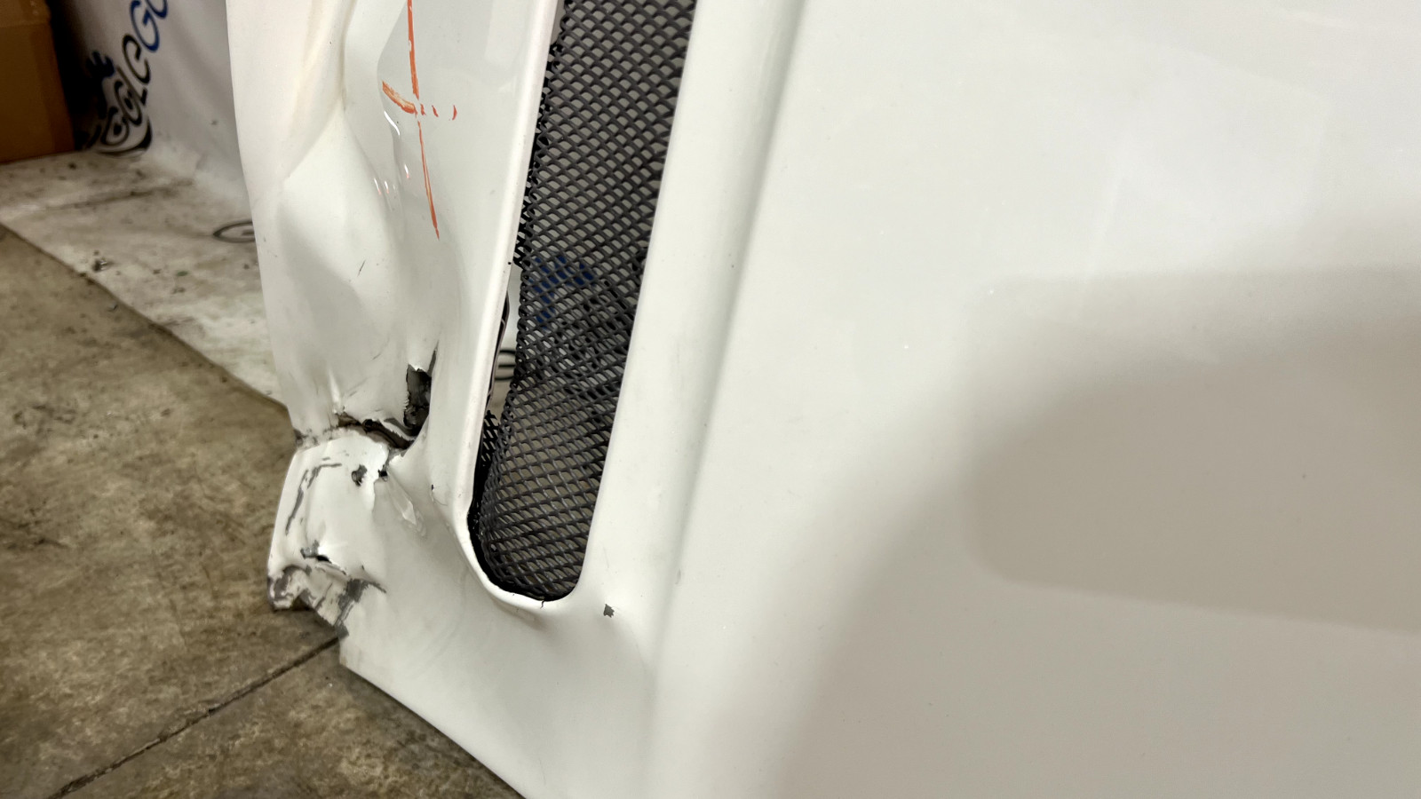 ASTON MARTIN v8 vantage 2007 to 2011 hood needs repaired at front edge