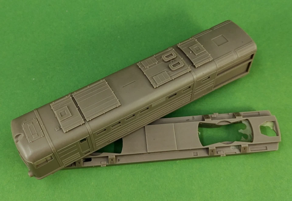 Diesel locomotive 2TE10L (2 sections) H0 1/87 Kit for assembly - Image 2 of 4