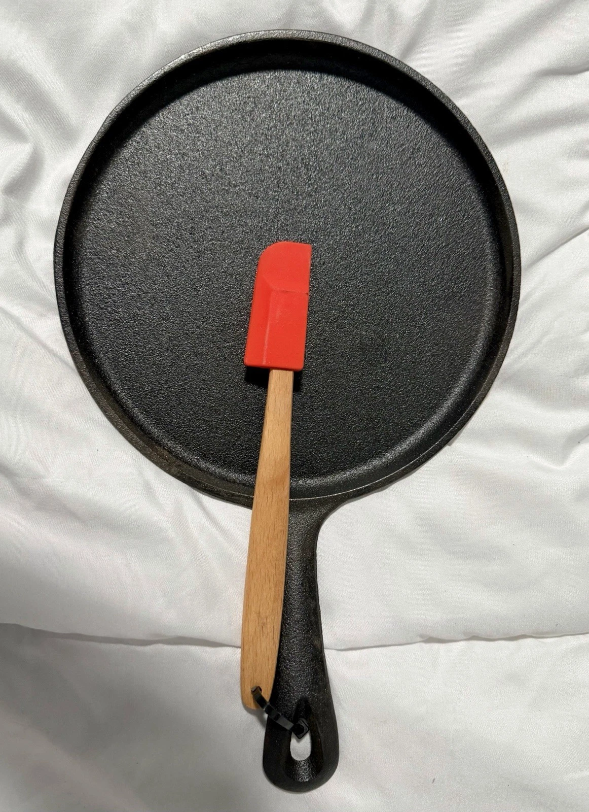 Galerie Cast Iron Black Round Skillet/Griddle with Spatula 8 Inch