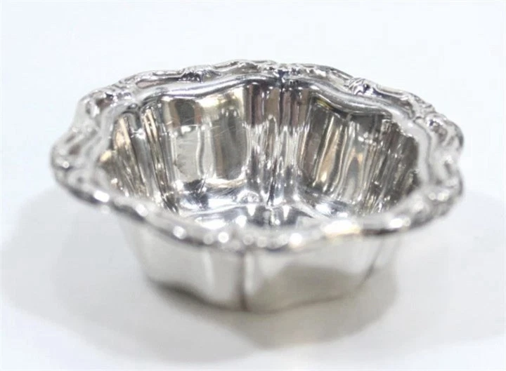 Tazón/taza de salsa Birks de plata esterlina con borde festoneado pequeño - 18 g Canadá Foto 3 de 4