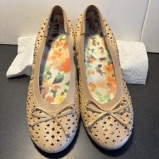 Vionic Surin Leather Perforated Eyelet Ballet Flats Nude Tan Size 8 Comfort