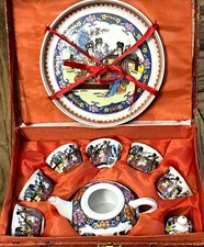 Vintage Chinese Porcelain Miniature Tea Set w/ Teapot, Cups  Plate in Case