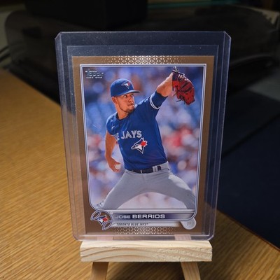 2022 Topps Series 1 Jose Berrios #29 Gold Parallel 509/2022 -Toronto Blue Jays 