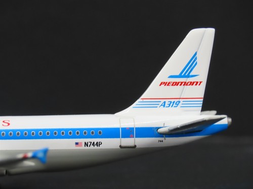 1:400 Scale Gemini Jets GJPDM682 Die-Cast US Airways Airbus A319 Aircraft N744P - Picture 3 of 14
