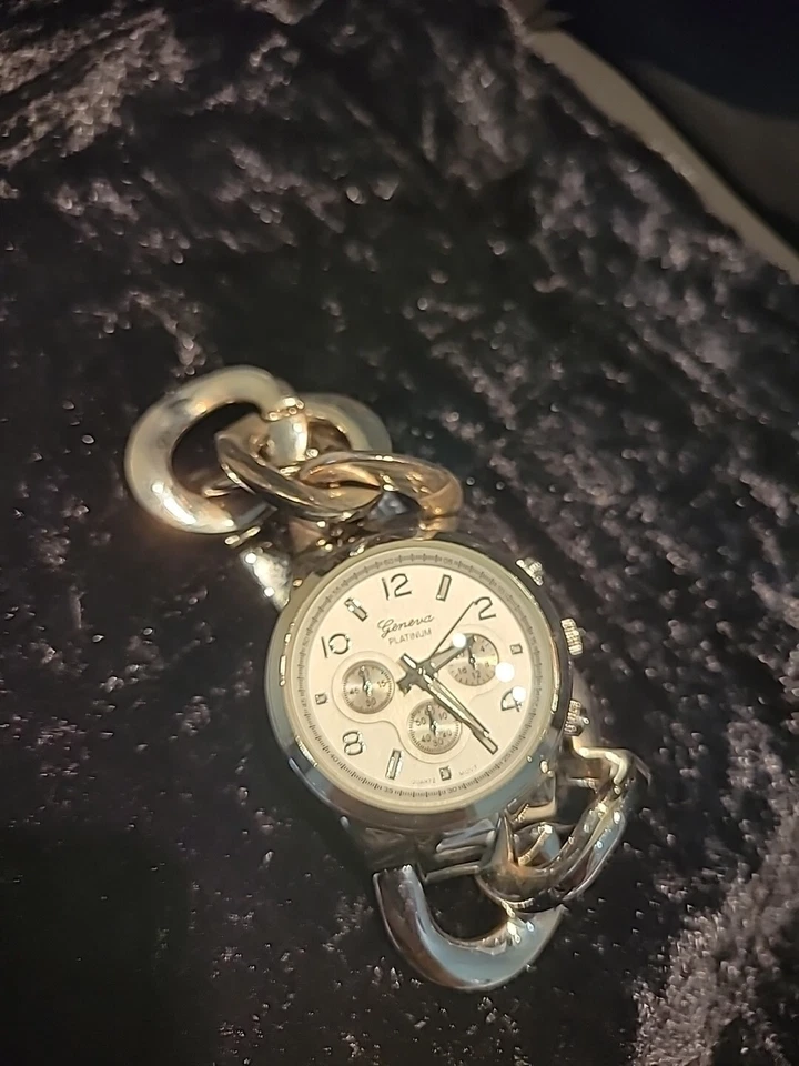 Vintage Geneva Platinum Wrist Watch Silver Tone Bracelet Band Jewelry Costume - Image 4 of 4