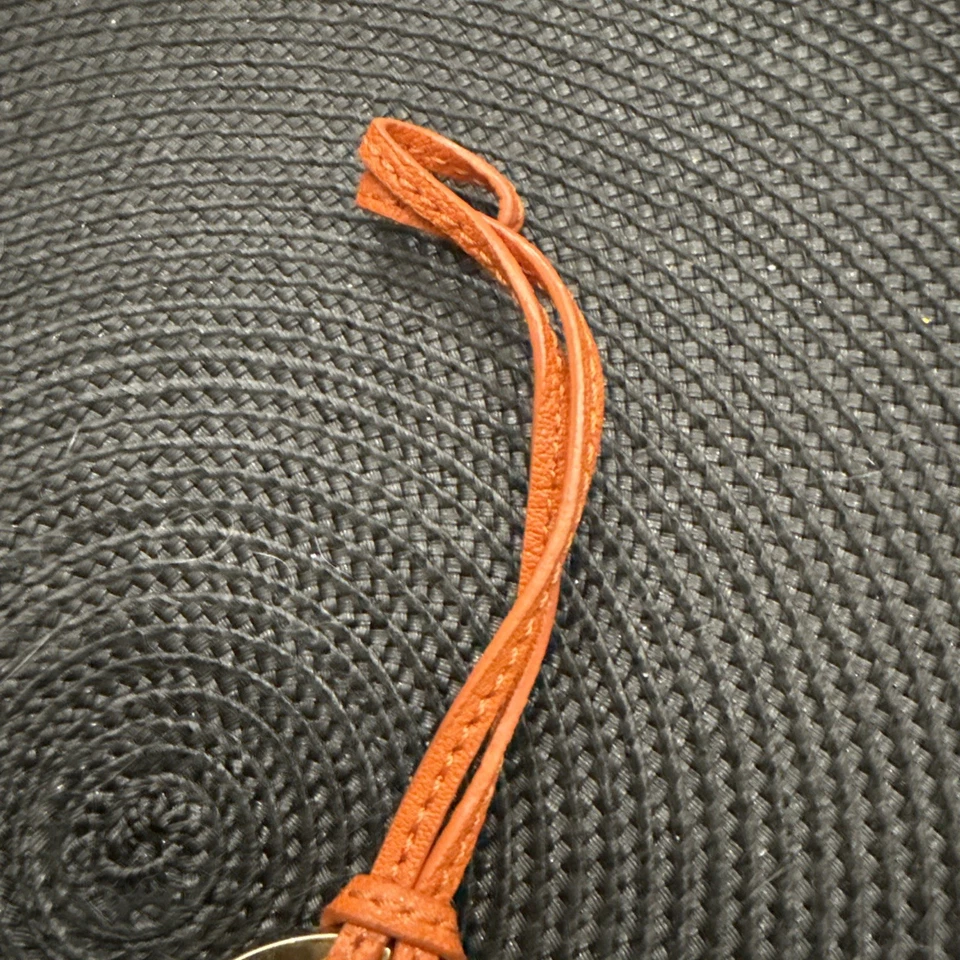 Michael Kors Bolso de Repuesto Oro y Naranja Charm Emblema Logo Foto 3 de 4