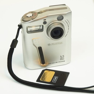 Vintage Fujifilm MX-1700 1.5 Mega Pixels digital camera | works but please read