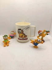 Vintage 1978 Garfield DEKA Plastic Cup Mug Food Is My Life With 4 PVC Figures