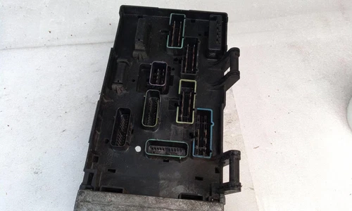 04869001AJA Caja Reles/Fusibles para CHRYSLER VOYAGER (RG) 2001 525191 - Imagen 2 de 9