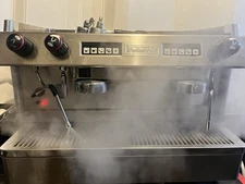 FUTURETE ESPRESSO MACHINE 2 GROUP  AUTOMATIC 220 VTs 50/ 60Hz