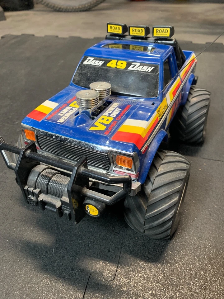 Radio Shack RC todoterreno años 80 4x4 azul Ford ** LEER** sin control remoto, neumáticos pinchados Foto 3 de 4