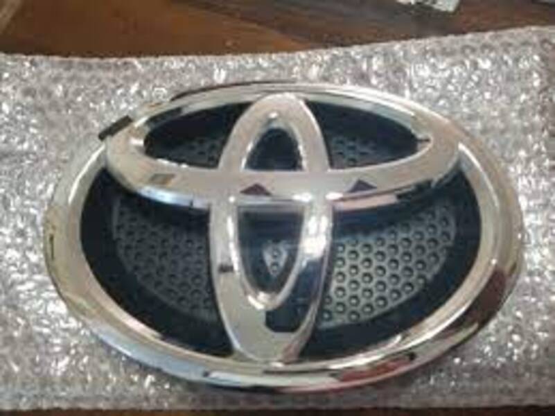 TOYOTA GENUINE OEM RAV4 2015 FRONT GRILLE RADIATOR CHROME EMBLEM BADGE