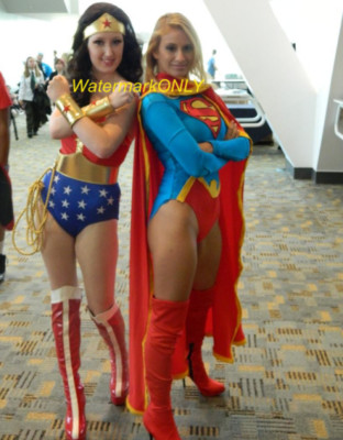 SUPER HOT SEXY ''Cos Play'' ''Super Girl'' & ''Wonder Woman'' ''Pin-Up'' PHOTO! #(61)