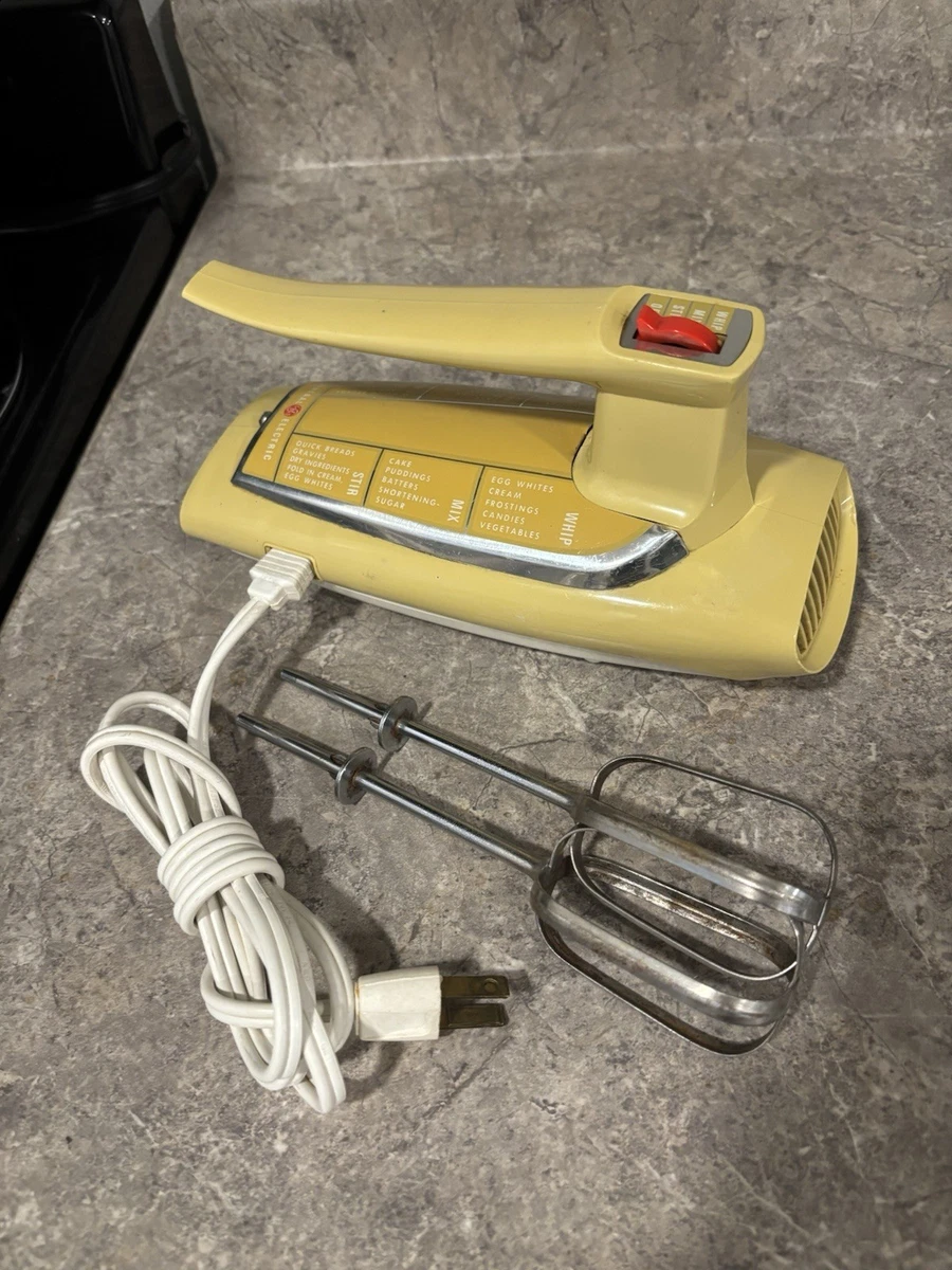 Vintage General Electric 3-Speed D3M47 Yellow Hand Mixer & Beaters Vintage General Electric 3-Speed D3M47 Yellow Hand Mixer & Beaters