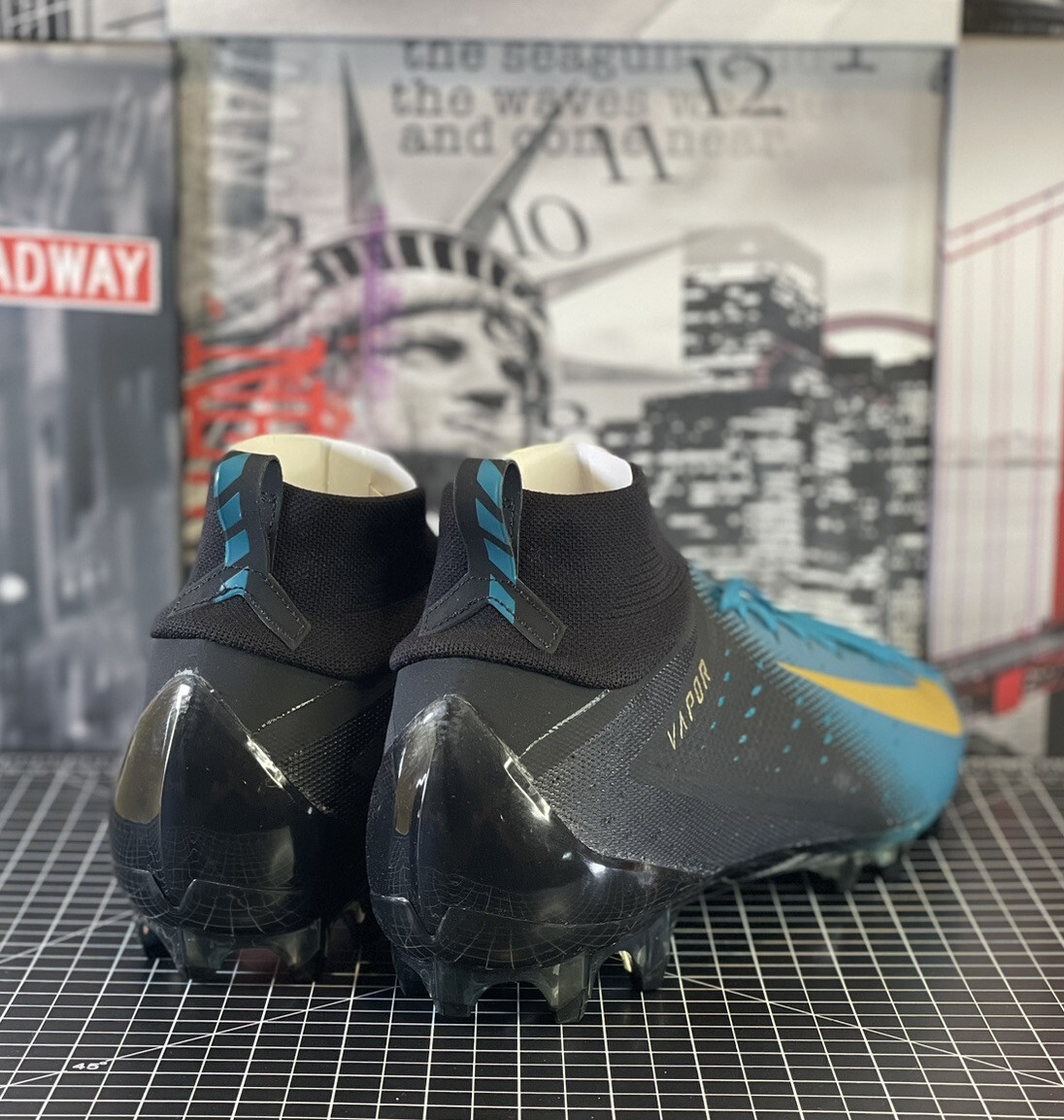 NEW MENS sz 16 NIKE VAPOR UNTOUCHABLE PRO 3 JAGUARS FOOTBALL  display picture 3