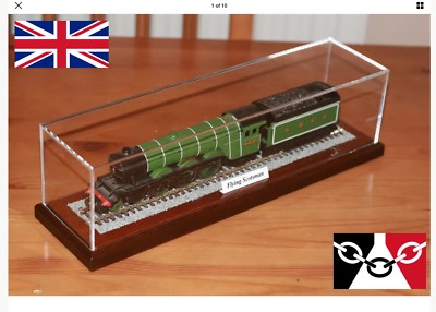 Vitrine für Hornby - Lima - Bachmann - Modelleisenbahn Lok mit festem Gleis.