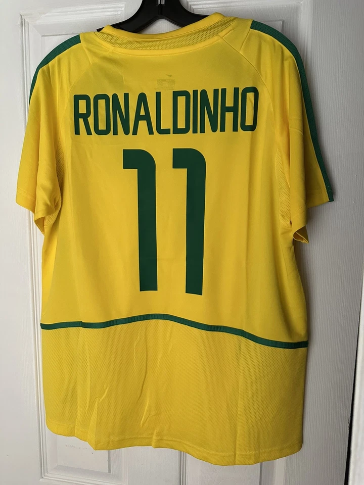 Brazil 2002 Retro Home Jersey Ronaldinho #11 Size L - Image 3 of 4