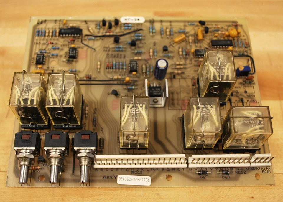 Conjunto de placa de circuito PC con interfaz de soldador Miller Electric 094362-00-07751 Foto 3 de 4