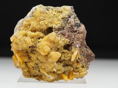 Wulfenit, Mimetesit, San Francisco Mine, Cerro Prieto, Cucurpe, Sonora, Mexiko