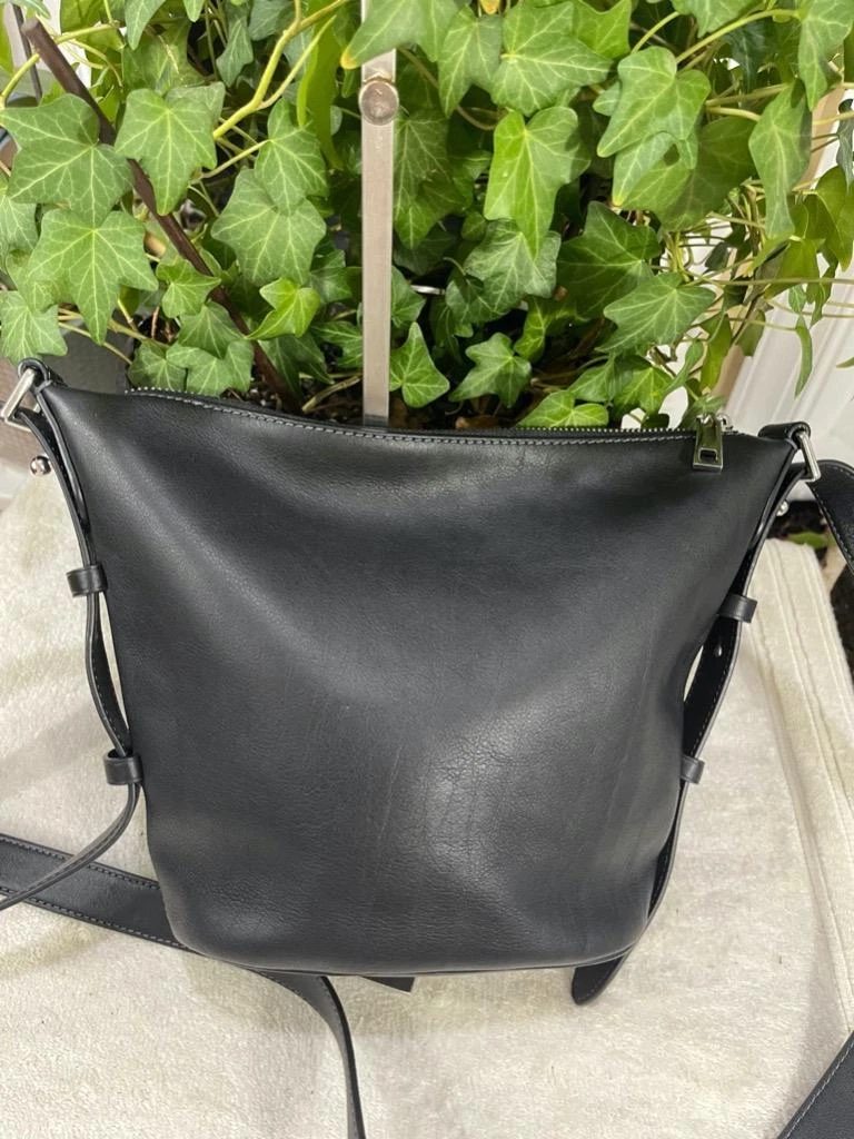 Marc Jacobs The Mini Sling Bag in Black