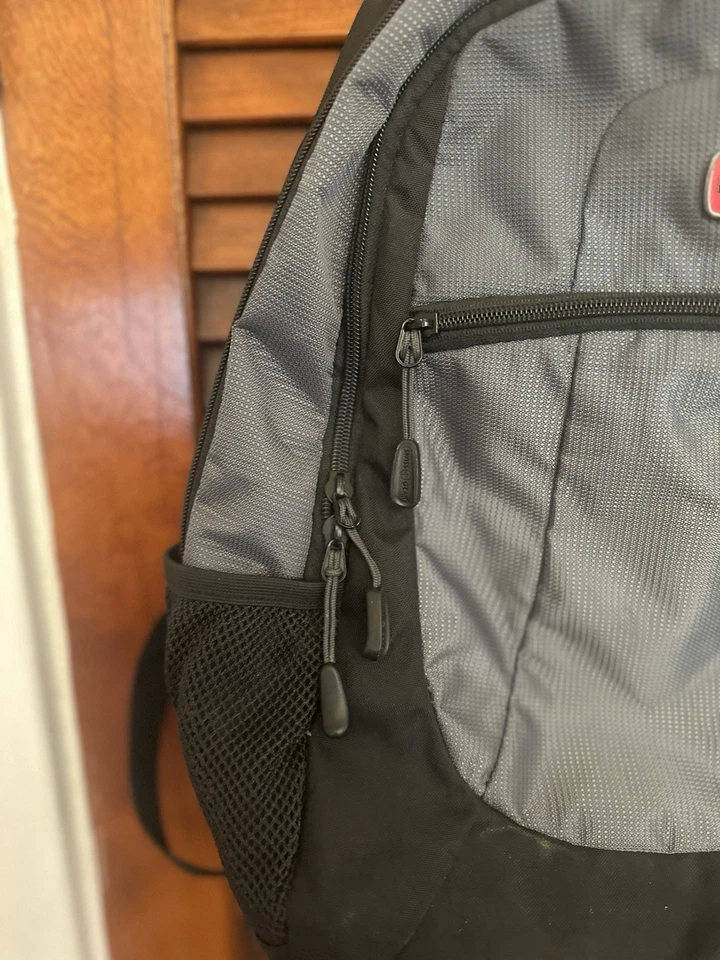 Mochila Swiss Army negra y gris Foto 4 de 4