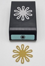 EK SUCCESS CRAFT DAISY FLOWER BURST PAPER PUNCH SCRAPBOOKING EX. COND