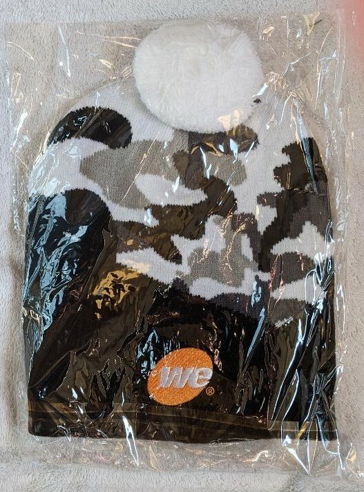 lot-of-4-2021-milwaukee-bucks-giveaways-beanie-baseball-cap-poncho